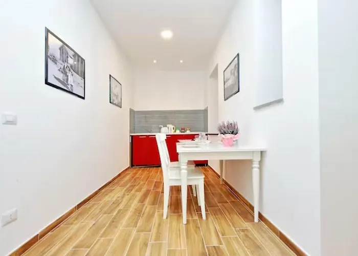 Restart Aldobrandini E Sciarra Apartment *