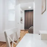 Restart Aldobrandini E Sciarra Apartment *