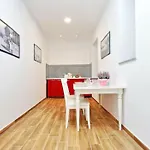 Restart Aldobrandini E Sciarra Apartment *